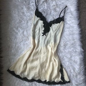 02’ Victoria’s Secret Chemise